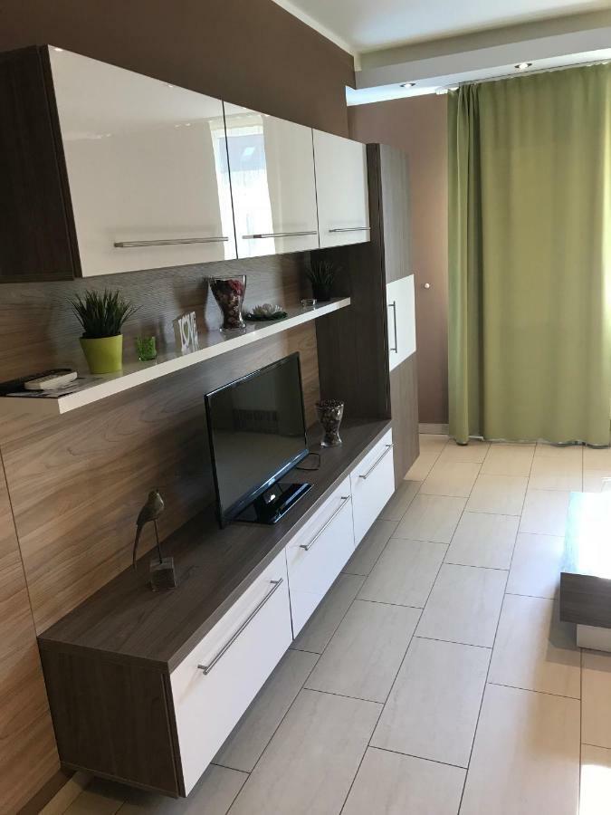 דירות Sárvár Platina Apartman מראה חיצוני תמונה