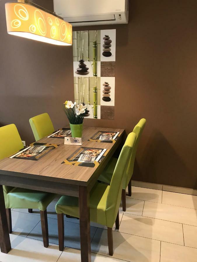 דירות Sárvár Platina Apartman מראה חיצוני תמונה